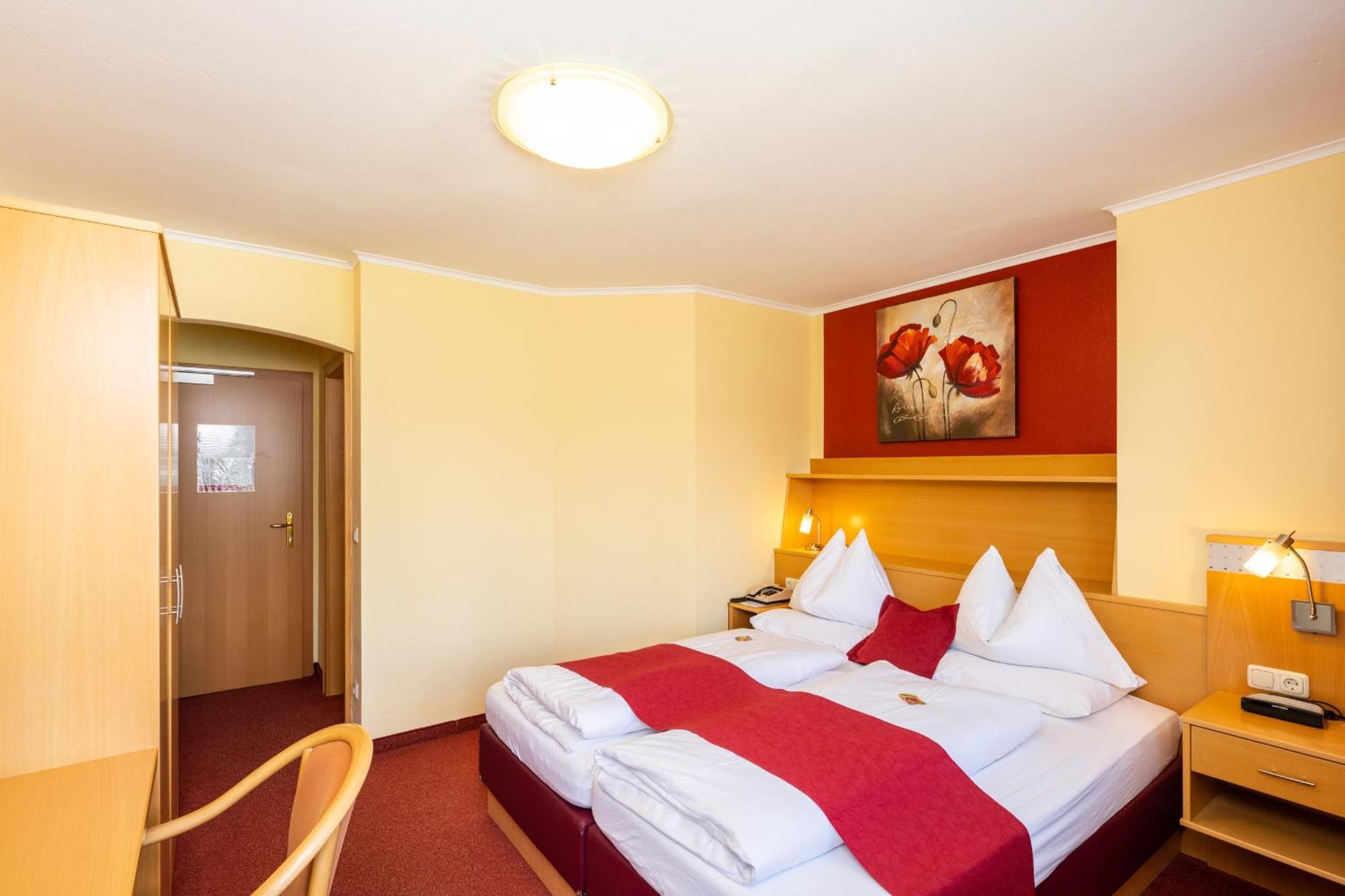 Strandhotel Schabus Velden am Woerthersee Room photo