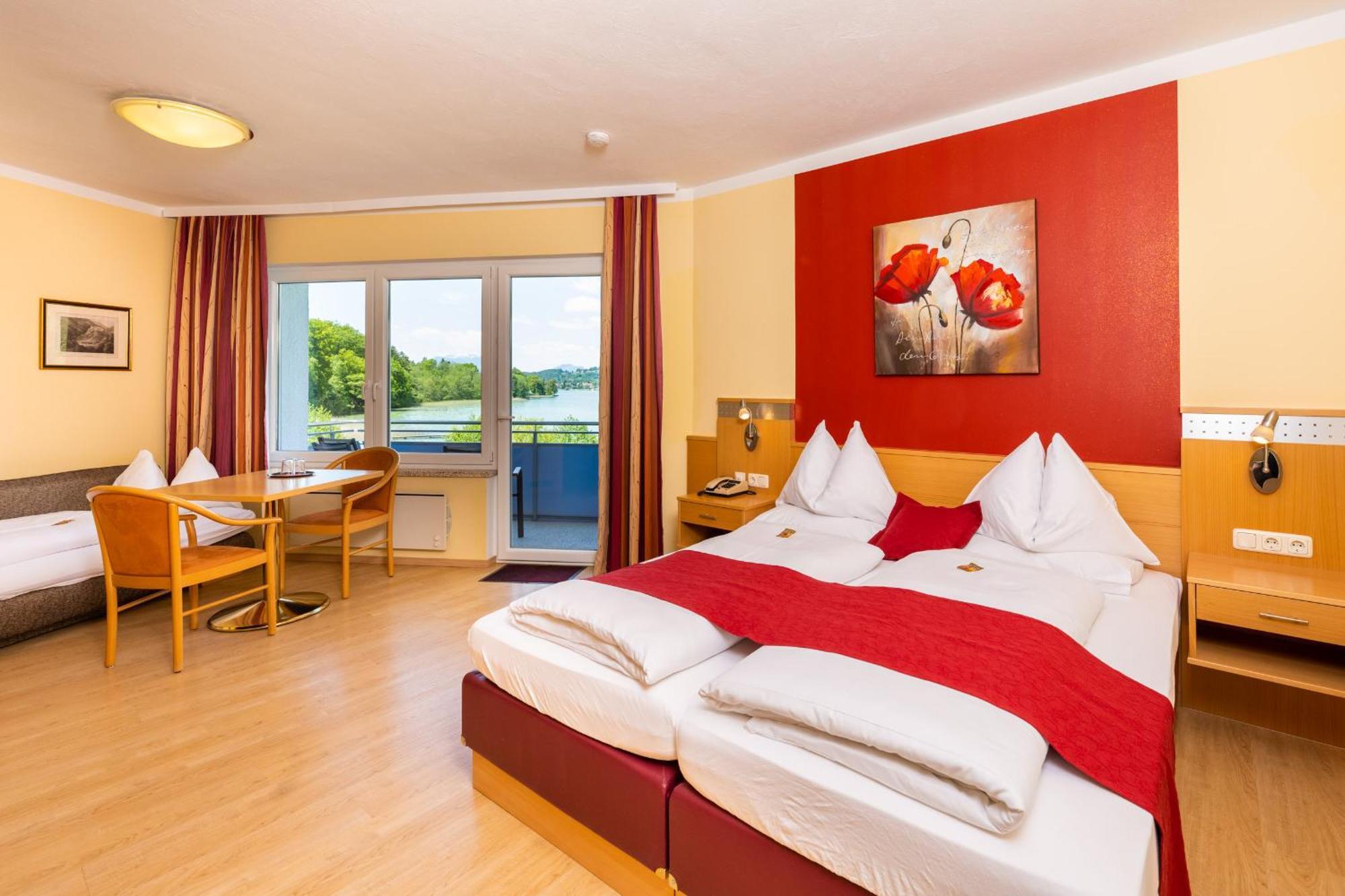 Strandhotel Schabus Velden am Woerthersee Room photo
